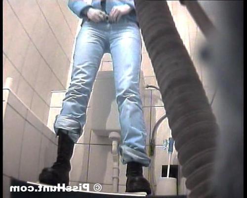 14P Cute girl peeing straight onto voyeur camera