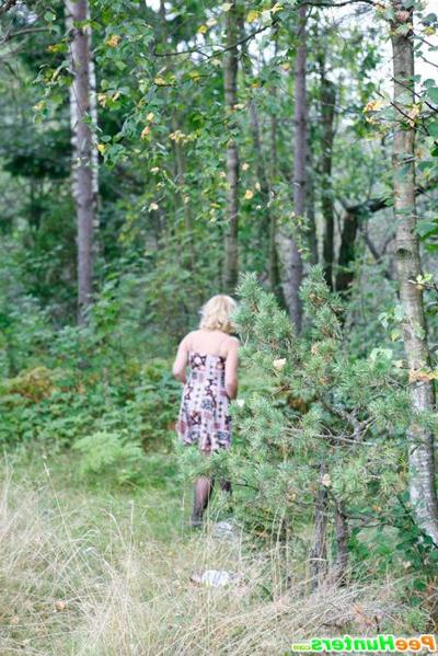 16P Blonde girl takes a leak in the middle of a field