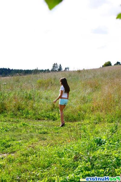 16P Model caught urinating alfresco at the countryside