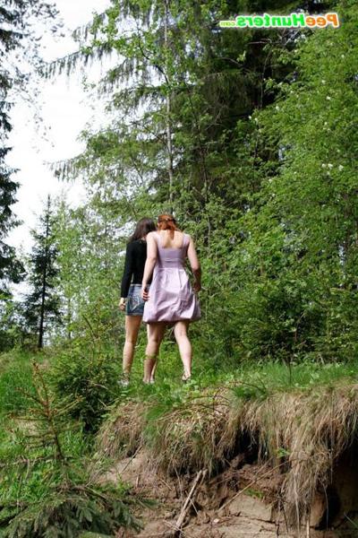 16P Chicks with cute pussies busted peeing in the park