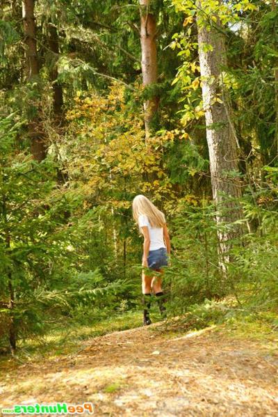 16P Blonde puss with gorgeous body pees on forest path
