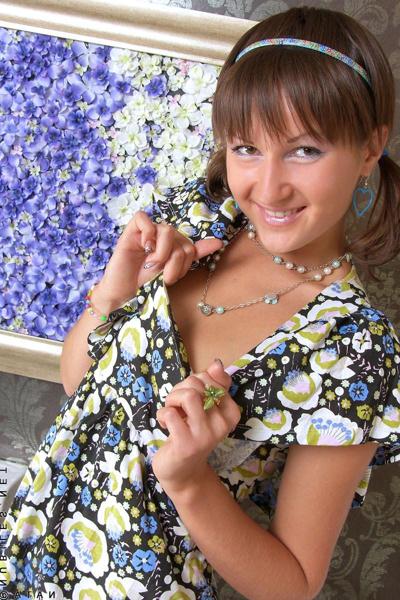9P Nubile princess nata exposes her bubble gum pink pussy