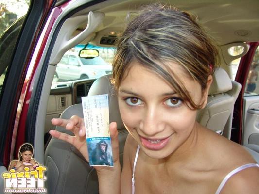 15P Perky little eighteen year old goes to the zoo