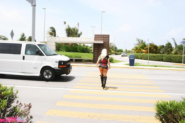 12P Luscious Shemale Stripping on the Street Corner