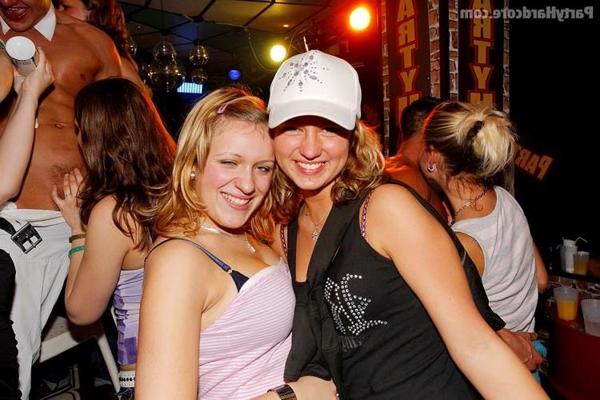 16P Hardcore party sex with hot amateurs