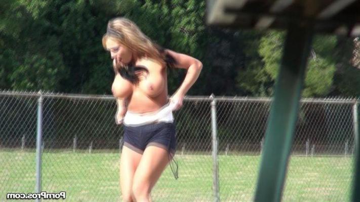 12P Amateur chick gets sharked while walking her dog