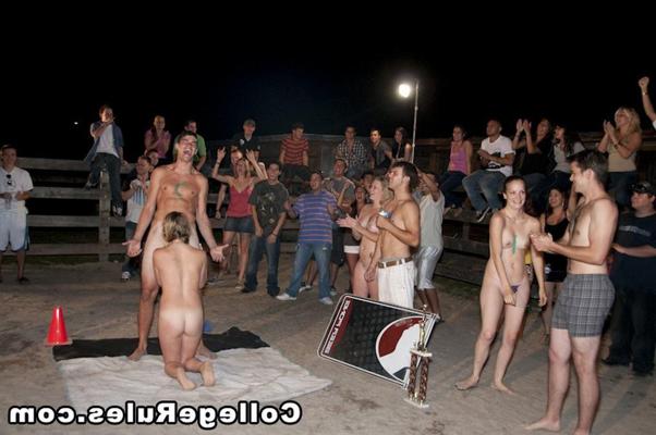 15P Drunk naked college students partying at school in homemade pix