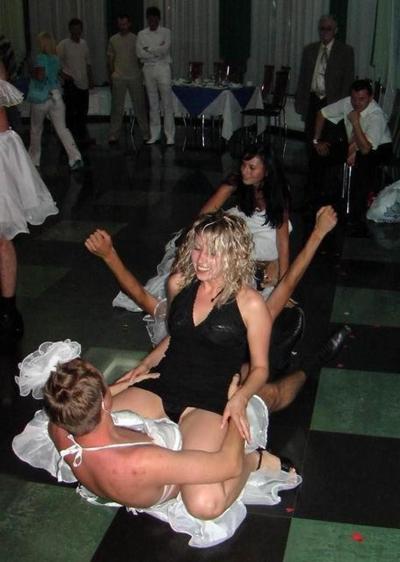 15P Hot pics of campus hotties doing wild things in the nude