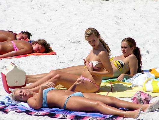 16P Young amateur girlfriends caught showing off their goods