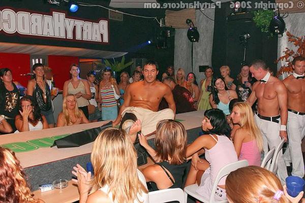 12P Orgía clandestina de borrachos en discoteca