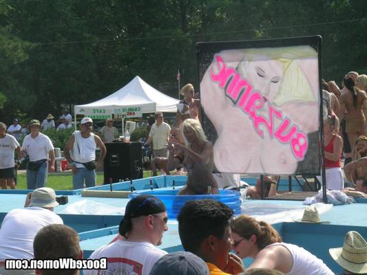 12P trashy hoes spread their legs in public