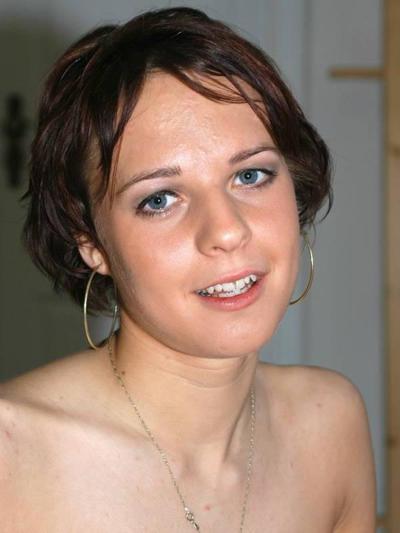 16P Single amateur spreading her shaved juicy pussy