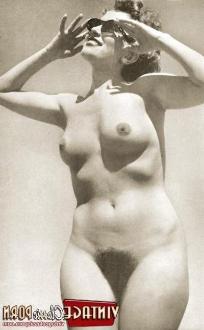 12P Various black and white vintage pics of naked babes