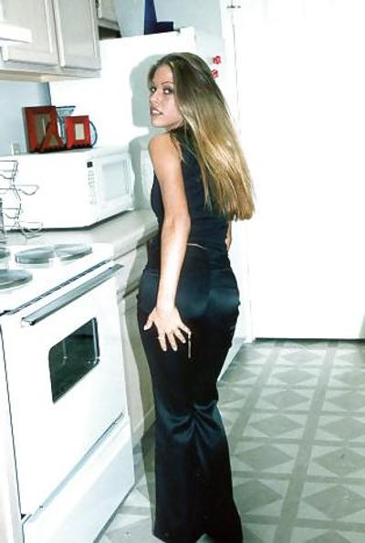 19P BAREfoot In The Kitchen ?