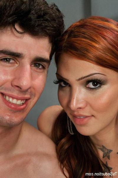 15P Transsexuelle En Latex Devient Crépus