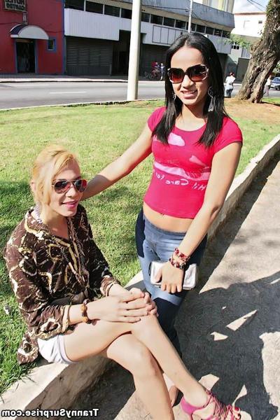 20P A tranny makes out with her friend before getting sucked off