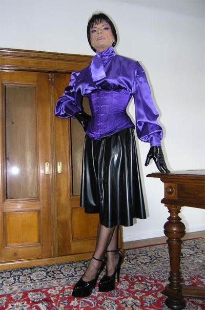 20P Fetish mature tranvestite in leather