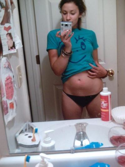 10P Lady gets naked and fools around in necklace