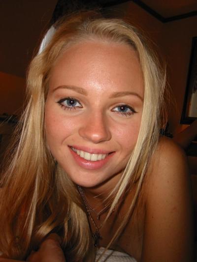 9P Blonde looks sweet like lollipop when posing nude on bed