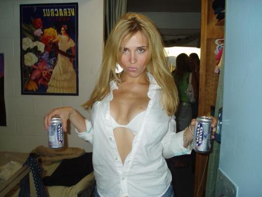 16P Young amateur college girlfriends caught showing skin