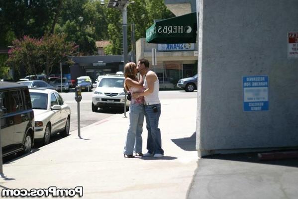 16P filthy housewife caught kissing other guy