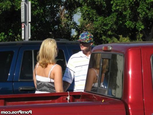 16P nasty girl caught kissing other guy in the parking lot