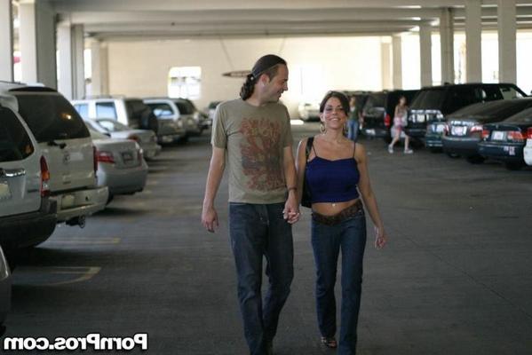 16P filthy housewife caught hanging out with other guy