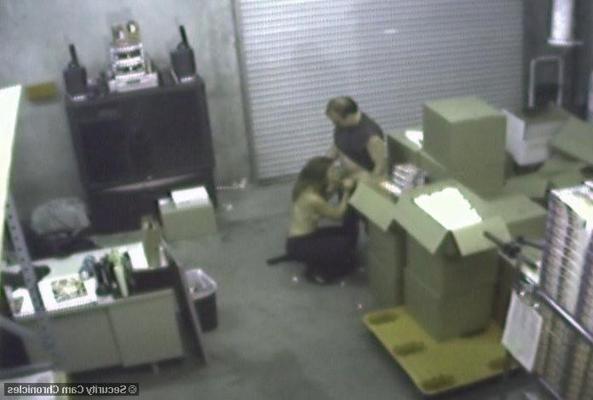 16P Возбужденная крошка сосет член в любительском видео, пойманная камерой наблюдения