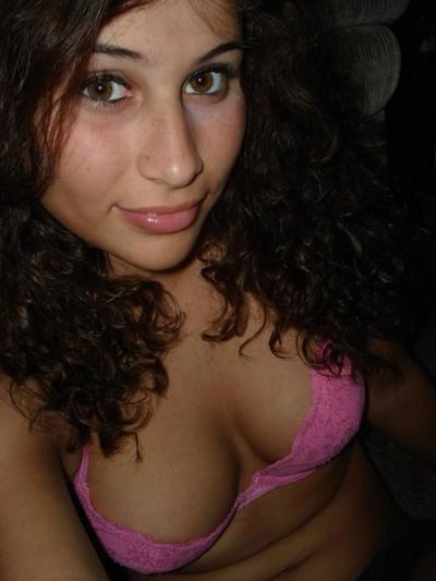 16P Adolescentes rubias y morenas sexys desnudas y fotografiadas en sus habitaciones