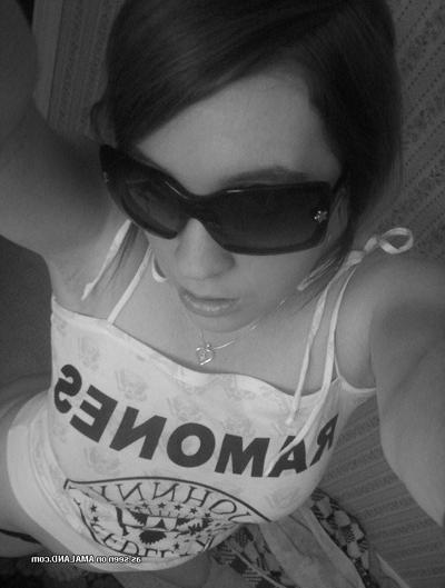 15P Copines adolescentes emo amateurs percées et tatouées