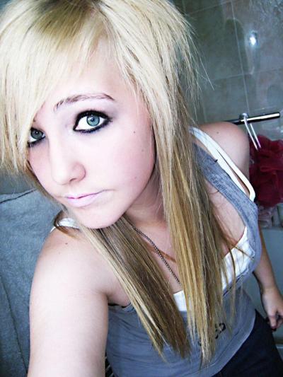 15P Emo teen girlfriends in selfshot pictures