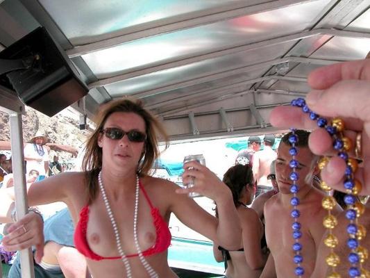 15P Copines adolescentes amateurs ivres dans des photos de fête nues faites maison
