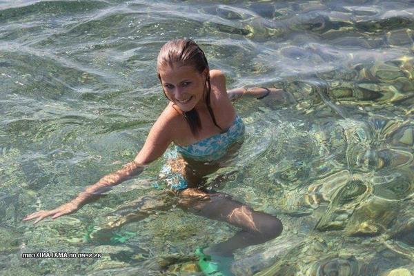 10P Gallery of sexy lesbian teens having fun during vacation