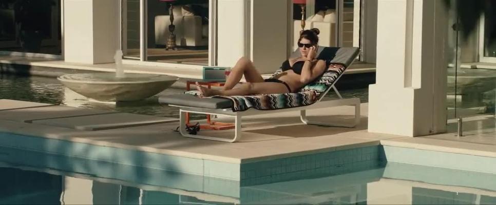 5P Alexandra Daddario sexy pics