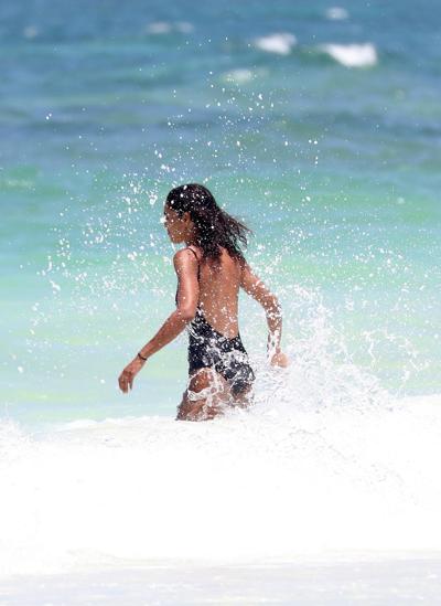 25P Laura Harrier & Alycia Debnam-Carey Sexy
