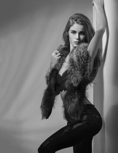 17P Amberleigh Oeste En Topless