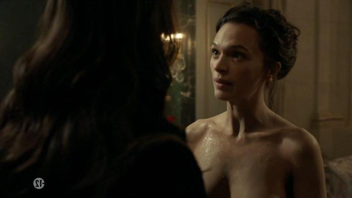 5P Anna Brewster Topless
