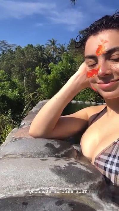 5P Charli XCX Cleavage