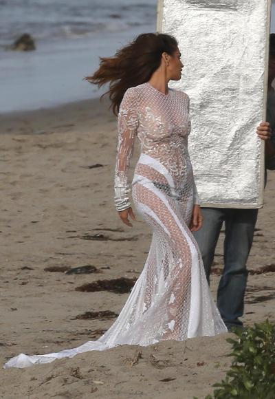 7P See-through pics of Cindy Crawford