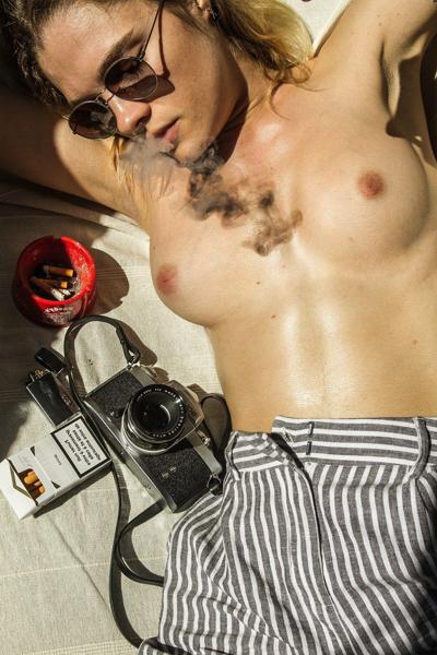 10P Topless Photos of Eva Biechy