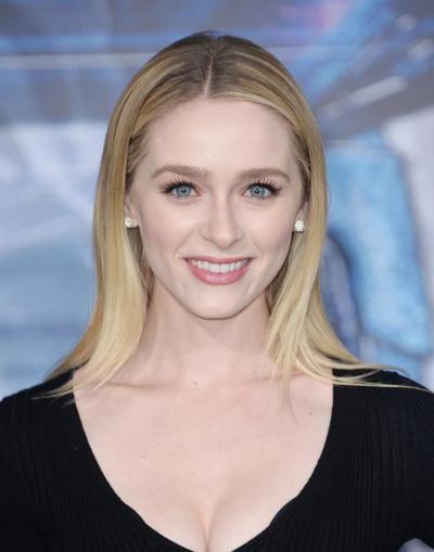 5P Greer Grammer Cleavage Pictures