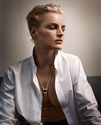 8P Nacktfotos von Guinevere Van Seenus