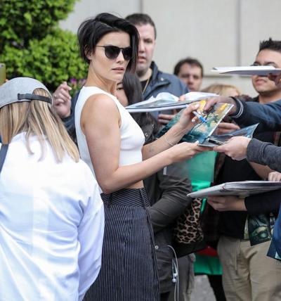 10P Jaimie Alexander: Awful Pants, Awesome Top