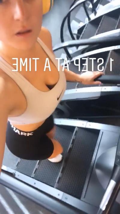 6P Joanna JoJo Cleavage