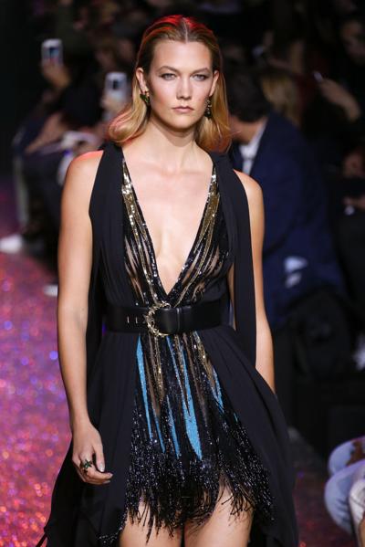 6P Durchsichtige Fotos von Karlie Kloss