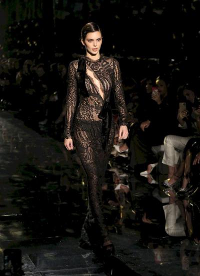 4P Kendall Jenner Erotic