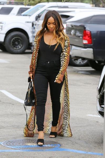 4P Kourtney Kardashian & Malika Haqq Erotic