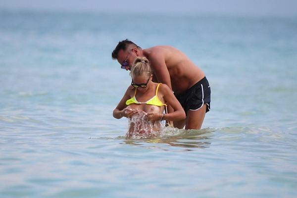 10P Topless Photos of Laura Cremaschi