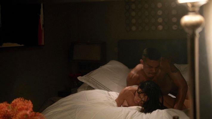 5P Nude Photos of Lisa Bonet