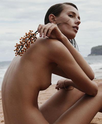 5P Fotos en topless de Mali Koopman